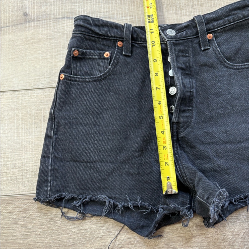 Levi’s Ribcage Black High-Waisted Jean Shorts - Picture 5 of 6